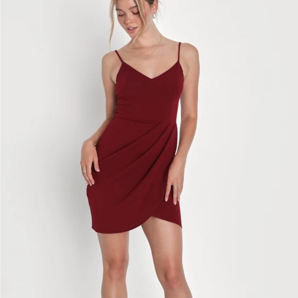 Short bodycon burgundy dress!